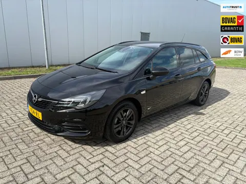 Opel Astra Sports Tourer 1.2 Design & Tech , Climaat control, Parkeersensoren voor en achter en Navi