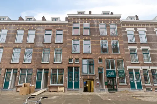 Woning aan de Boezemstraat te Rotterdam
