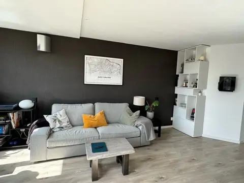 Woning aan de Bilderdijkkade te Amsterdam