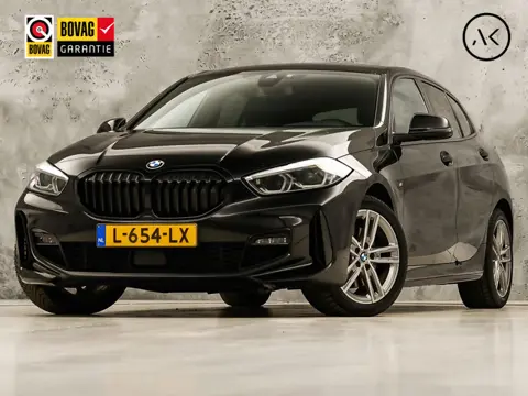 BMW 1 Serie 118i M Sport Automaat (APPLE CARPLAY, M PAKKET, GROOT NAVI, LEDER, SPORTSTOELEN, SFEERVE