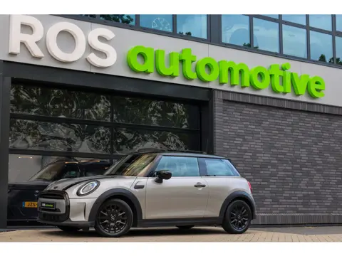 MINI 3-deurs 1.5 Cooper Classic | PANO | HUD | CAMERA | KEYLESS | LEDER |