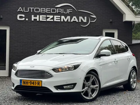 Ford Focus 1.0 Titanium Panoramadak Navigatie Cruise Climate Control stoelverwarming