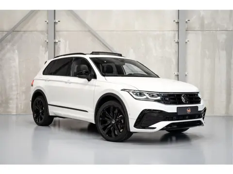 Volkswagen Tiguan 1.4 eHybrid R-Line Black Style | Oryx White | Trekhaak | DCC | IQ-Light | Head-Up 