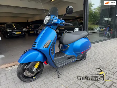 Vespa Scooter GTS 300 Super Notte ABS