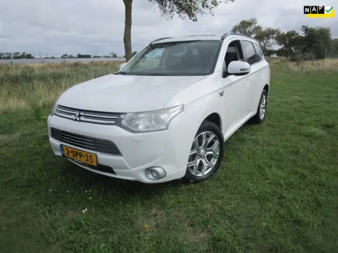Mitsubishi Outlander 2.0 PHEV Instyle+, Lees tekst!