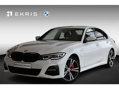 BMW 3 Serie Sedan 330e | M Sportpakket | Adaptieve Cruise Control | Head-Up | Comfort Access