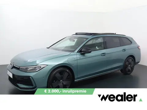 Volkswagen Passat Variant R-Line Edition 1.5 eHybrid 150 kW / 204 PK DSG | Black Style | Multimedia 