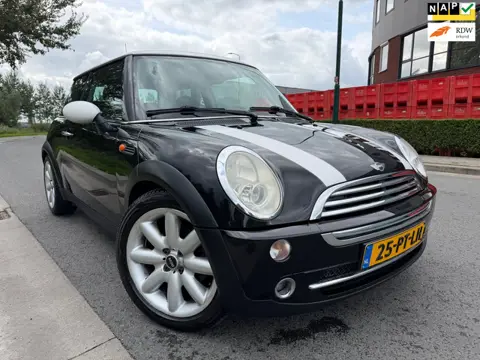 Mini 3-Deurs 1.6 Cooper Pepper BJ 2004/Airco/met 17 inch !! Org NL Auto !!!
