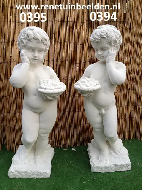 Jongen en meisje met schaal in handen. nr 0394 & 0395.
