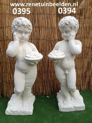 Jongen en meisje met schaal in handen. nr 0394 & 0395.
