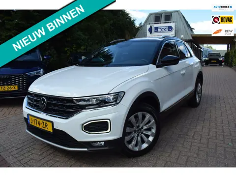 Volkswagen T-Roc 1.5 TSI Sport AUTOM/ADAP CRUISE/AIRCO-ECC/NAVI/CARPLAY/XENON/NL-AUTO/BLUETOOTH/PDC 