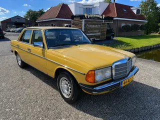 Mercedes-Benz 200-280 (W123) 200 auto komt uit privé collectie en is geheel roestvrij