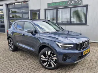 Volvo XC40 B4 Plus Dark met Lighting Pack (koplampen adaptief, koplampreiniging, matrix led koplampe