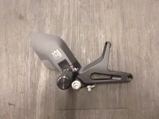 RECHTER SCHETSPLAAT Husqvarna Svartpilen 701 2020 - 2023