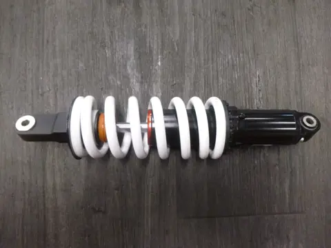 ACHTER SCHOKBREKER Husqvarna Svartpilen 701 2020 - 2023