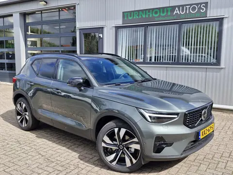 Volvo XC40 B4 Plus Dark met Lighting Pack (koplampen adaptief, koplampreiniging, matrix led koplampe
