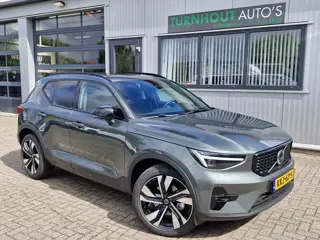 Volvo XC40 B4 Plus Dark met Lighting Pack (koplampen adaptief, koplampreiniging, matrix led koplampe