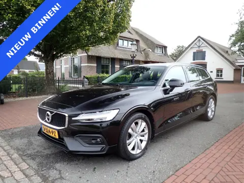 Volvo V60 2.0 B3 Momentum ACC / CARPLAY / CAMERA / STOEL + STUUR VERWARMING / KEYLESS