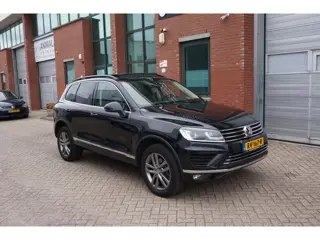 Volkswagen Touareg 3.0 TDI Exclusive Series Lage km , Pano, leer!