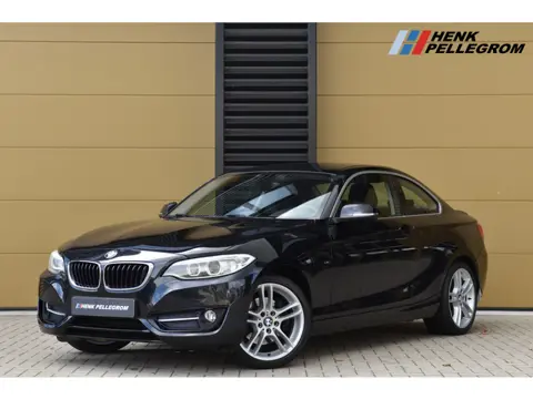 BMW 2 Serie Coupé 220i Executive * Sportstoelen * Sportline * M-Stuurwiel * 18inch lm *