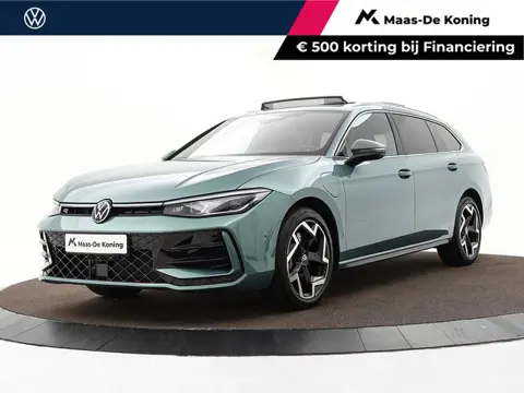 Volkswagen Passat Variant 1.5 eHybrid 272pk DSG R-Line Edition · Panoramadak · Inklap. Trekhaak · 36