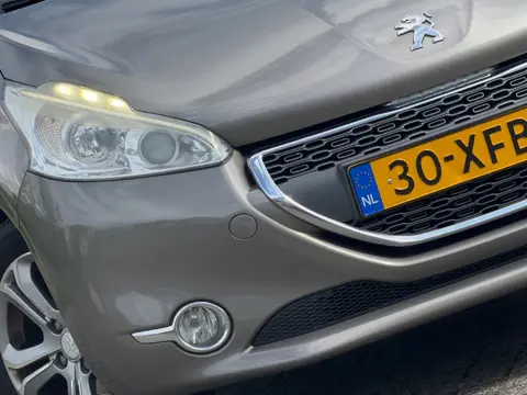 Peugeot 208 1.4 VTi Allure/ GREY METALIC / Cruise/Climate/Bluetooth - Complete Uitvoering!