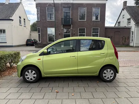 Daihatsu Cuore 1.0 Premium AIRCO GOED ONDERHOUDEN VEEL BEEN RUIMTE ACHTER IVM ACHTERBANK VERSCHUIFBA