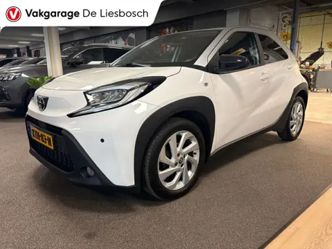 Toyota Aygo X 1.0 VVT-i MT first / apple /stoelverw /cruisec /camera/pdc/clima/boeken