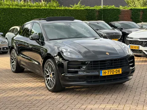 Porsche Macan 2.0 / Trekhaak / Panoramadak / Camera / Adaptieve Stoelen / Luchtvering / 21'' / Bose 