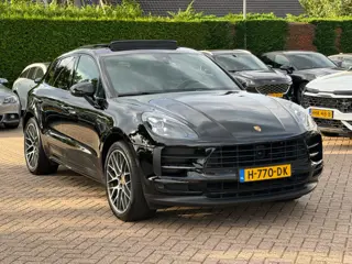 Porsche Macan 2.0 / Trekhaak / Panoramadak / Camera / Adaptieve Stoelen / Luchtvering / 21'' / Bose 