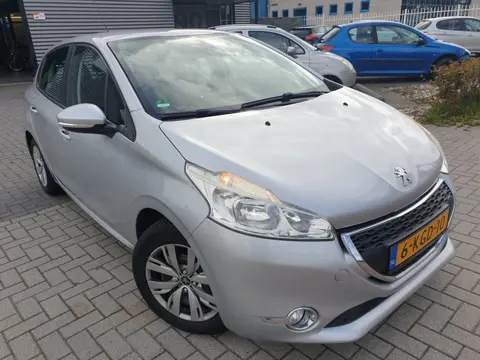 Peugeot 208 1.2 VTi Envy-climat-cruise-navigatie