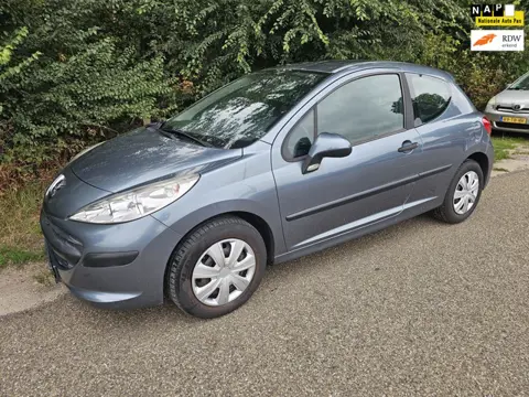 Peugeot 207 1.4-16V XR