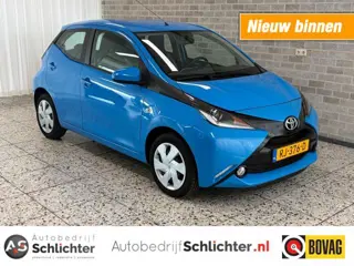 TOYOTA AYGO VERKOCHT ! 1.0 X-Play Airco/Cruise/Navigatie/Achteruitrijcamera