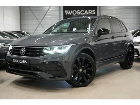 Volkswagen Tiguan 1.5 TSI R-Line * Trekhaak - Pano - Camera - Black Style - ACC - Blind Spot - 20" -