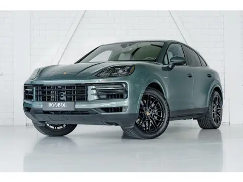 Porsche Cayenne Coupé E-Hybrid l PTS Malachite Green l Porsche Exclusive interieur