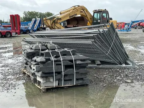 QUANTITY of (30) Construction Fencing - C/W: Mount