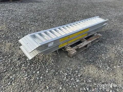 6 Ton Aluminum Loading Ramps (Unused) (bj 2025)