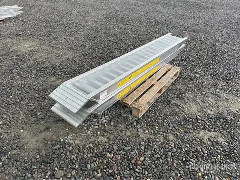 6 Ton Aluminum Loading Ramps (Unused) (bj 2025)