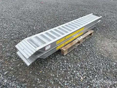6 Ton Aluminum Loading Ramps (Unused) (bj 2025)