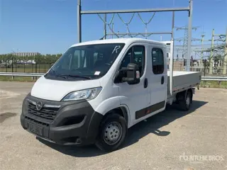 Opel Movano 2.2 4x2 Crew Cab Flatbed Truck