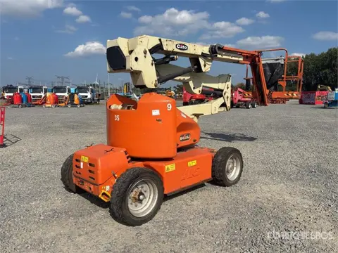 JLG M450AJ 2WD Hybrid Articulating Boom Lift (bj 2006)