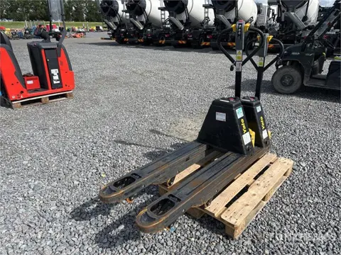 Yale of (2) Yale MPC15 Pallet Jack (bj 2022)