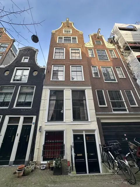 Woning aan de Korsjespoortsteeg te Amsterdam