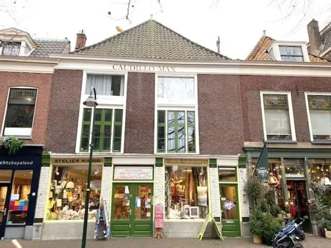 Woning aan de Burgwal te Delft