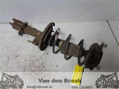 Nissan Micra 1.2 16V 2003-2011 Veerpoot links voor