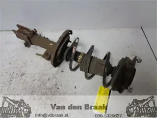 Nissan Micra 1.2 16V 2003-2011 Veerpoot links voor