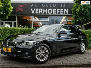 BMW 3-serie 320i Luxury - AUTOMAAT - PARKEER CAMERA - ZWART LEDER - STOEL VERW !