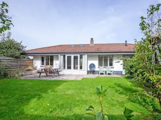 Vrijstaande bungalow midden in de natuur met omheinde tuin