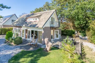 Foto 19 van Sfeervol rietgedekte villa aan de rand van bos en nabij De Koog