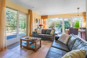 Foto 15 van Sfeervol rietgedekte villa aan de rand van bos en nabij De Koog